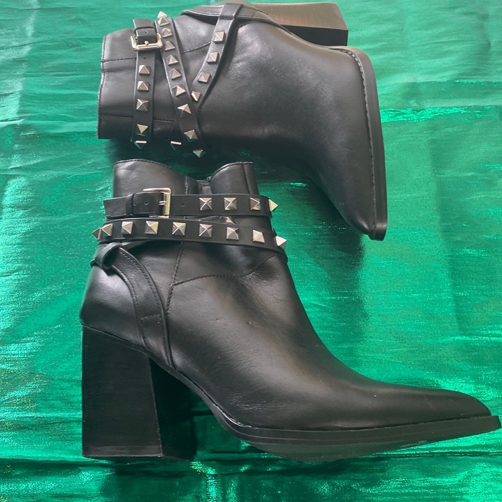 Steve Madden Cala black booties